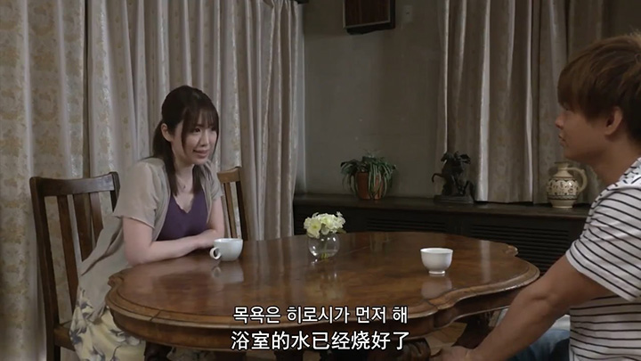 嫌我邋遢还给我洗澡的嫂子HD中字