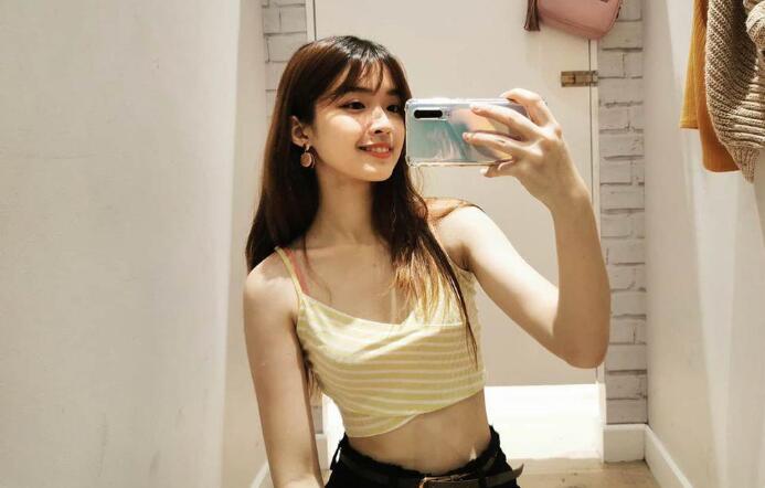 黑丝情趣套装女友多体位被男友无套抽 插极品粉 鲍操出水口 爆颜 射